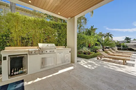 2718 NE 17th Street Fort Lauderdale FL 33305
