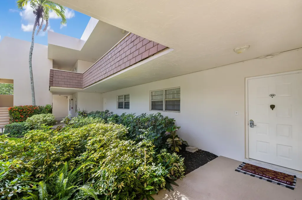 3621 Oaks Clubhouse Drive Pompano Beach FL 33069