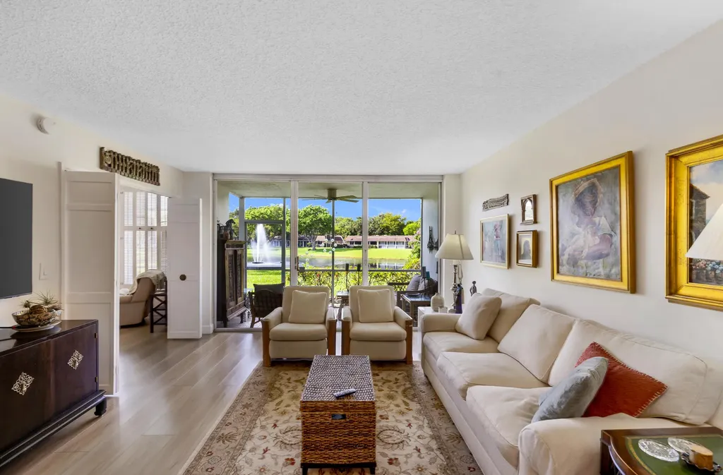 3621 Oaks Clubhouse Drive Pompano Beach FL 33069
