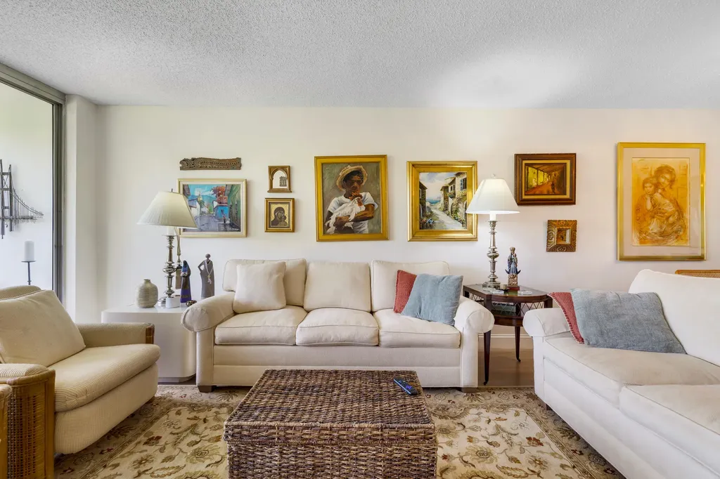 3621 Oaks Clubhouse Drive Pompano Beach FL 33069