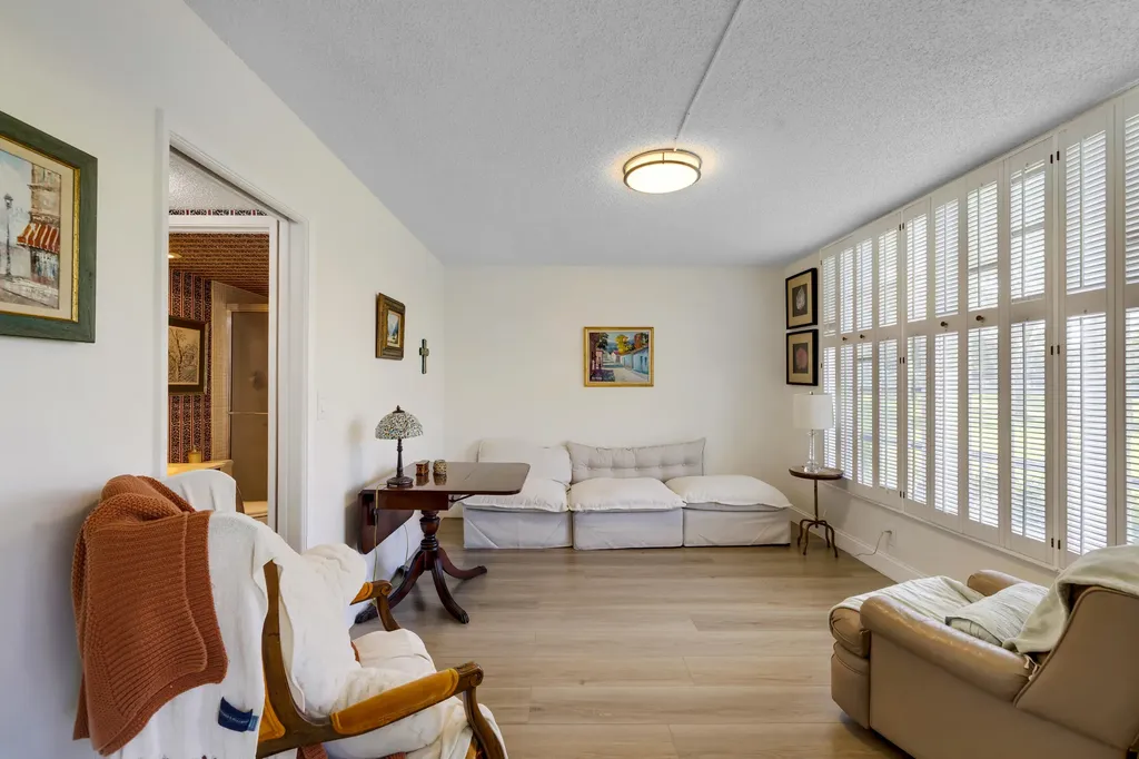 3621 Oaks Clubhouse Drive Pompano Beach FL 33069