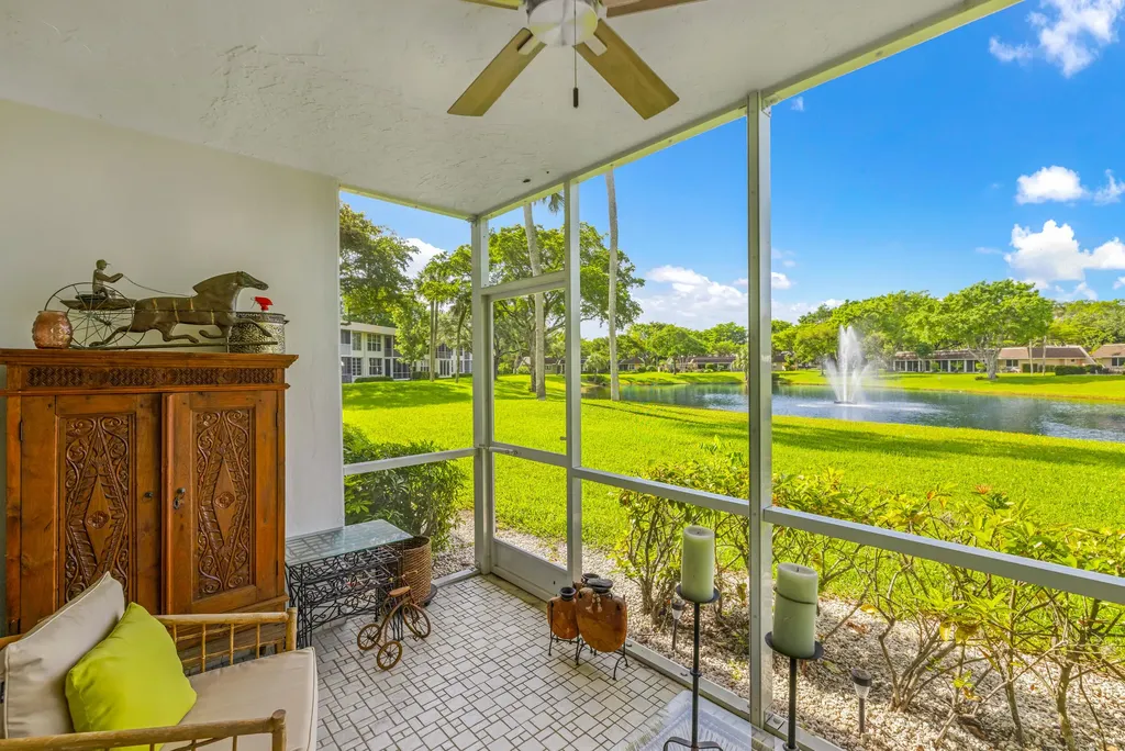 3621 Oaks Clubhouse Drive Pompano Beach FL 33069