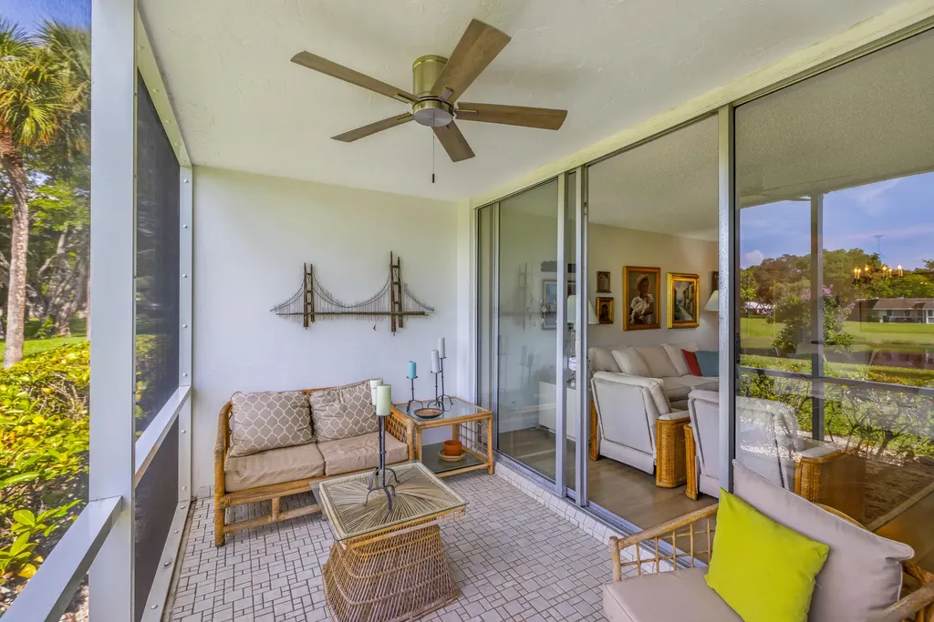 3621 Oaks Clubhouse Drive Pompano Beach FL 33069