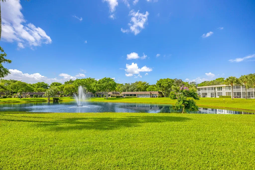 3621 Oaks Clubhouse Drive Pompano Beach FL 33069