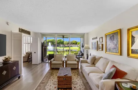 3621 Oaks Clubhouse Drive Pompano Beach FL 33069