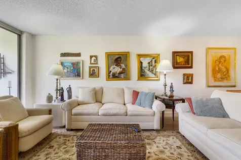 3621 Oaks Clubhouse Drive Pompano Beach FL 33069