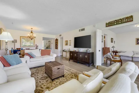 3621 Oaks Clubhouse Drive Pompano Beach FL 33069