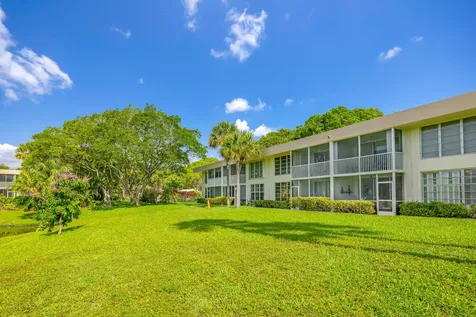 3621 Oaks Clubhouse Drive Pompano Beach FL 33069