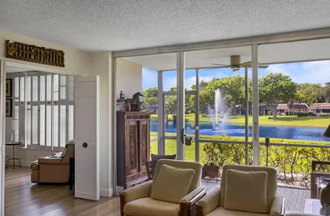 3621 Oaks Clubhouse Drive Pompano Beach FL 33069