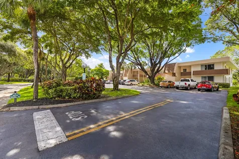 3621 Oaks Clubhouse Drive Pompano Beach FL 33069