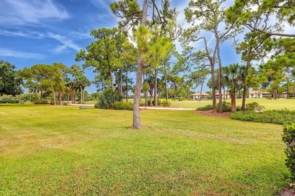 526 Club Drive Palm Beach Gardens FL 33418