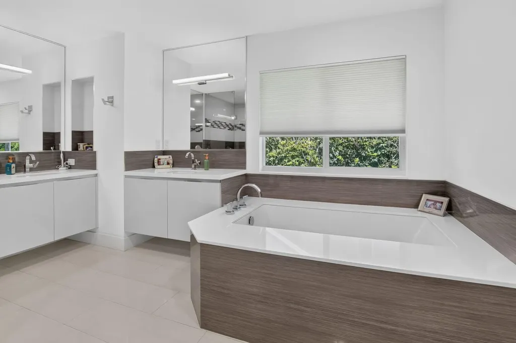 3245 St James Drive Boca Raton FL 33434