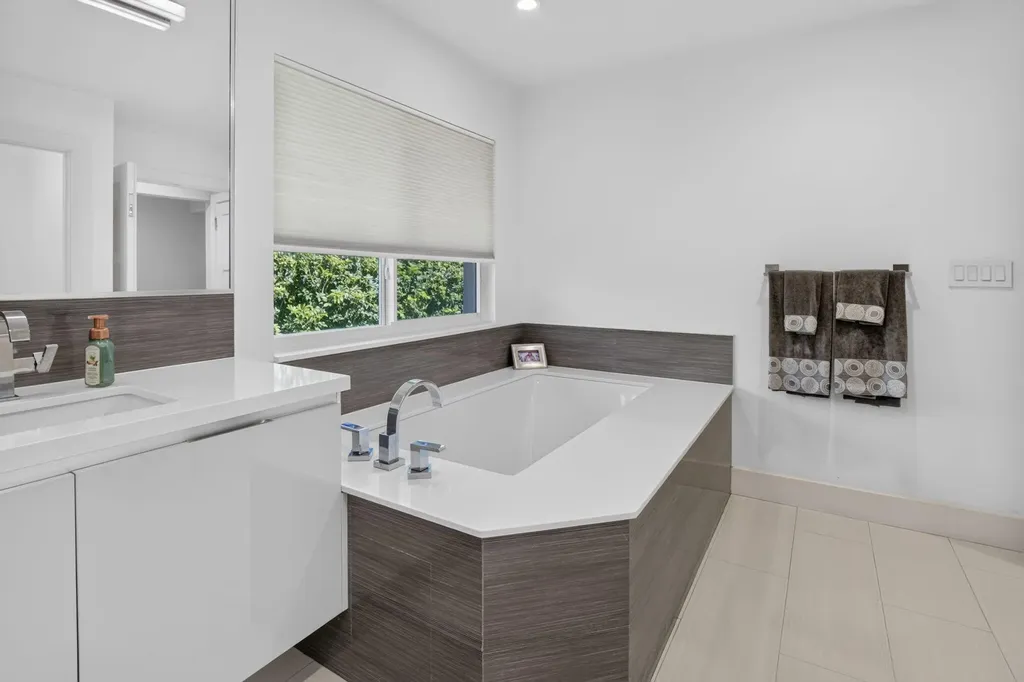 3245 St James Drive Boca Raton FL 33434