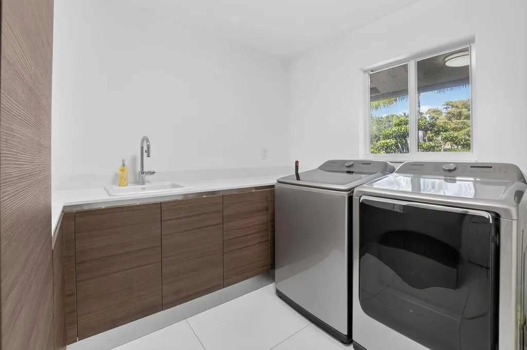 3245 St James Drive Boca Raton FL 33434