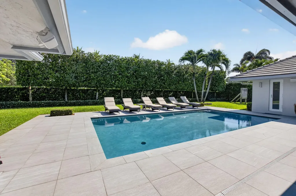 3245 St James Drive Boca Raton FL 33434