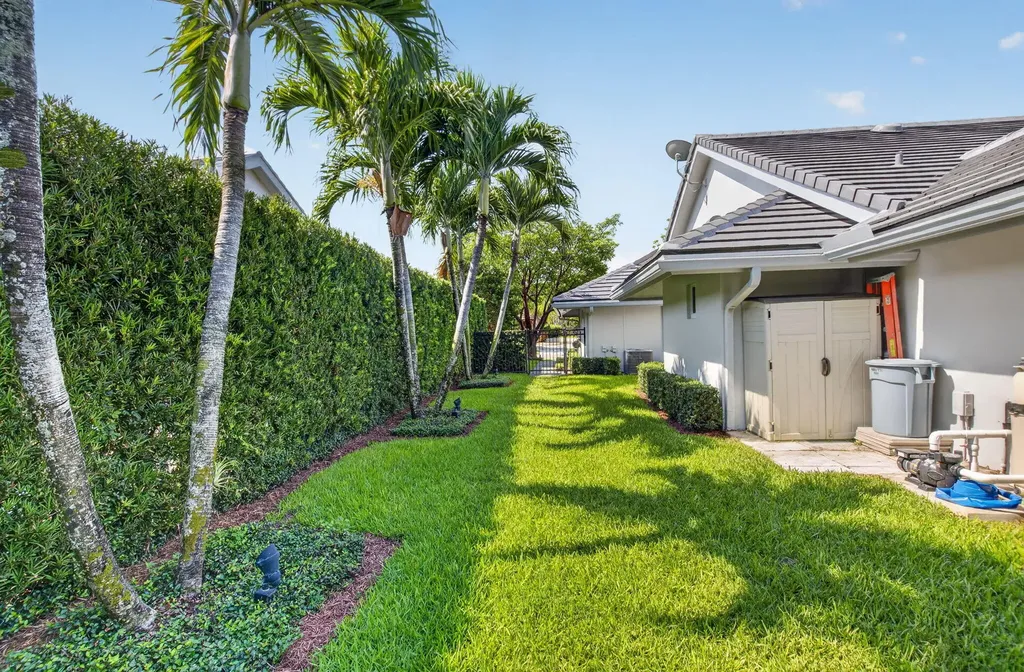 3245 St James Drive Boca Raton FL 33434