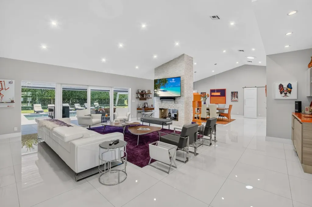 3245 St James Drive Boca Raton FL 33434