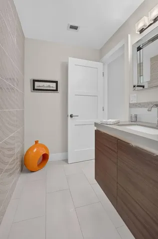 3245 St James Drive Boca Raton FL 33434