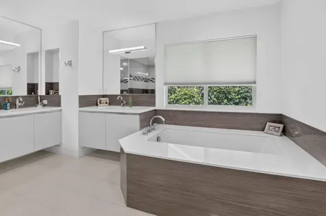 3245 St James Drive Boca Raton FL 33434