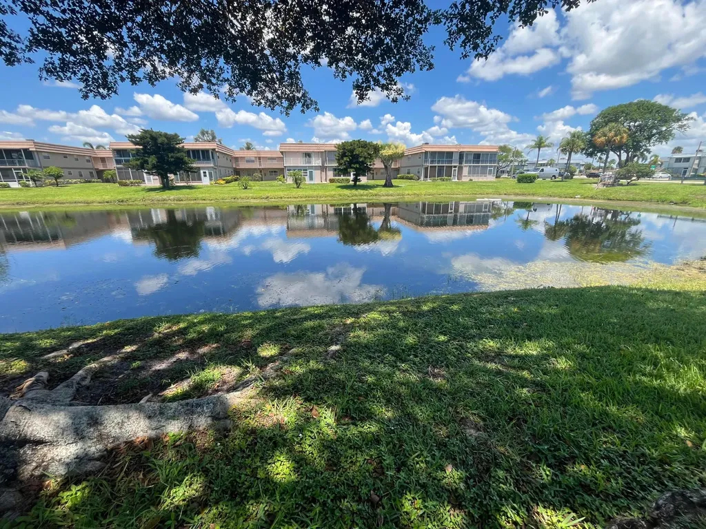210 Valencia I Delray Beach FL 33446