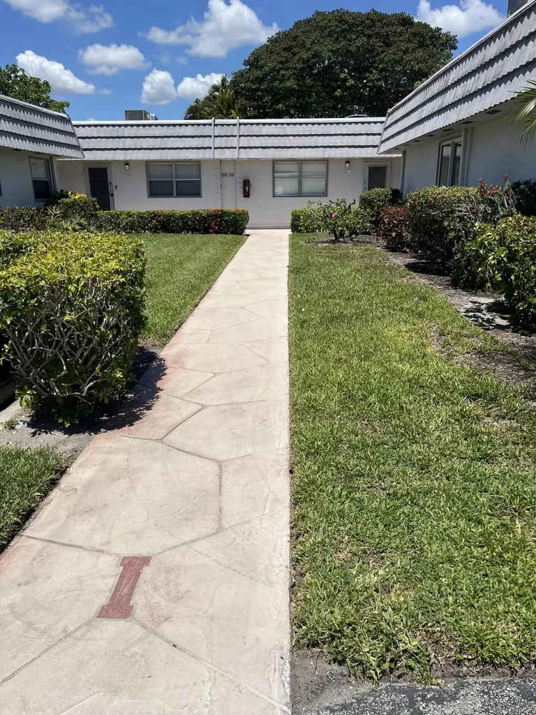 210 Valencia I Delray Beach FL 33446