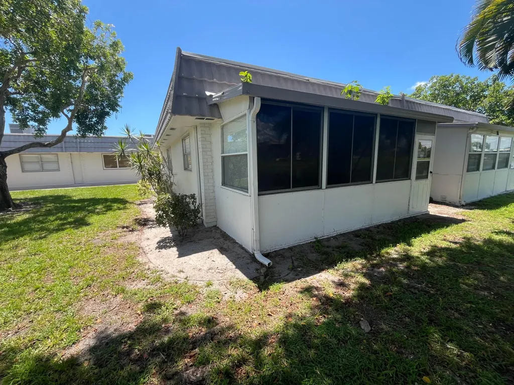 210 Valencia I Delray Beach FL 33446