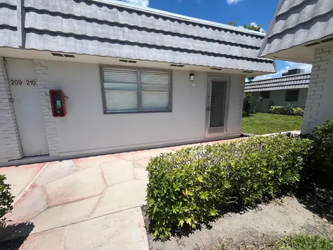 210 Valencia I Delray Beach FL 33446