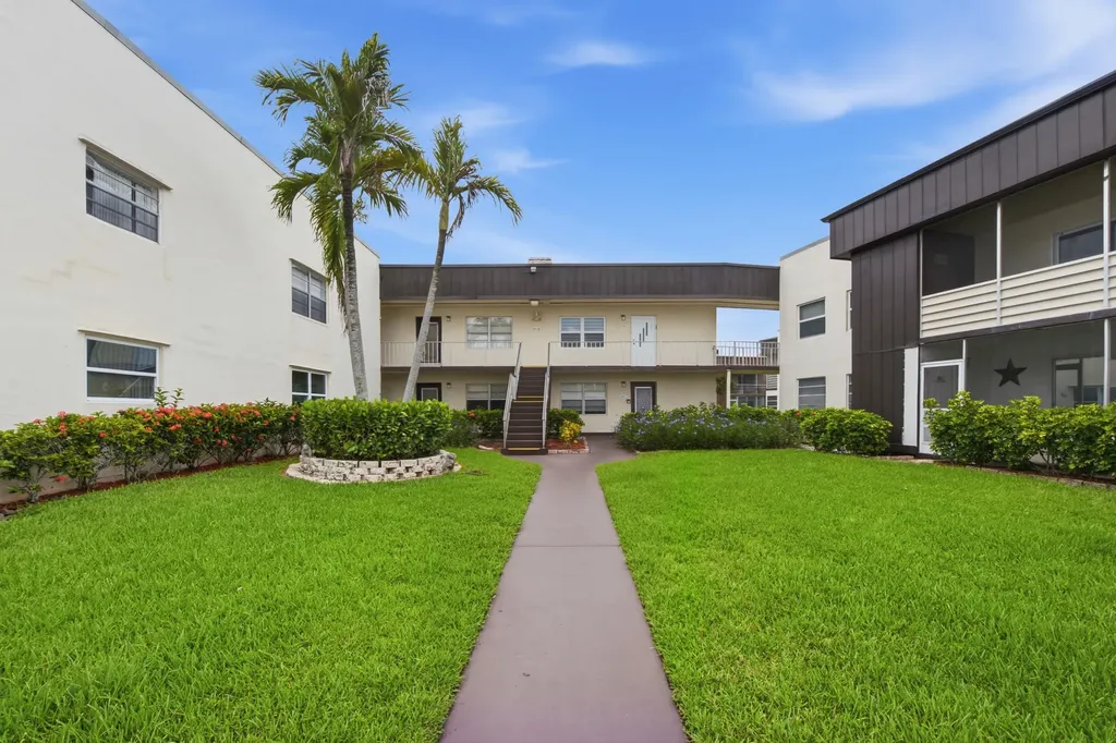 441 Burgundy J Delray Beach FL 33484