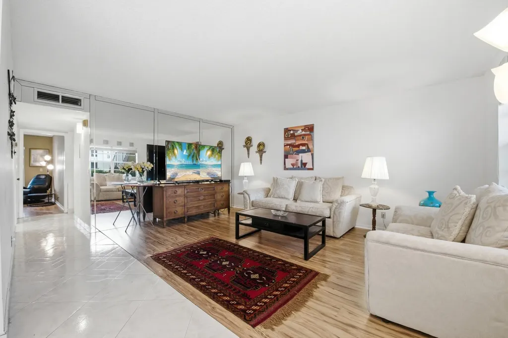 441 Burgundy J Delray Beach FL 33484