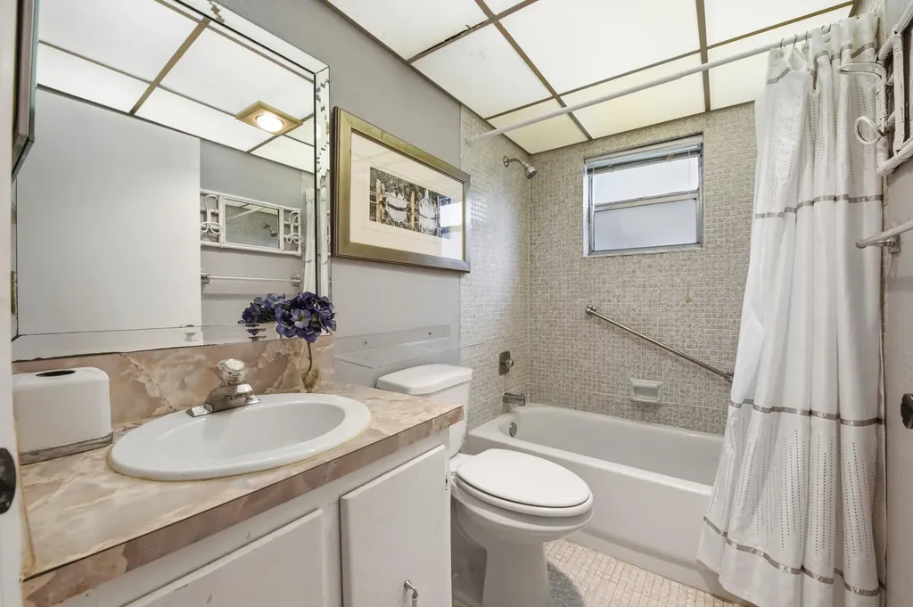 441 Burgundy J Delray Beach FL 33484
