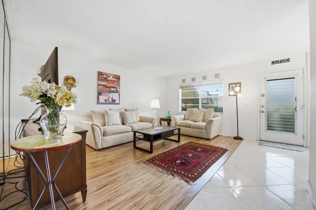 441 Burgundy J Delray Beach FL 33484