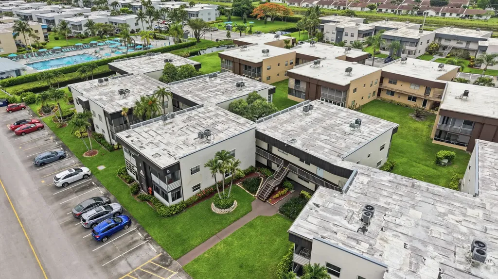 441 Burgundy J Delray Beach FL 33484