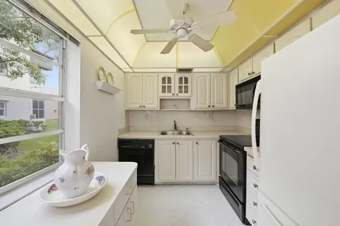 441 Burgundy J Delray Beach FL 33484