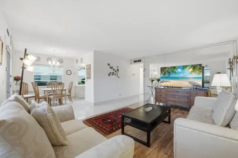 441 Burgundy J Delray Beach FL 33484