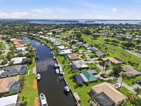 3374 SE Fairway E Stuart FL 34997
