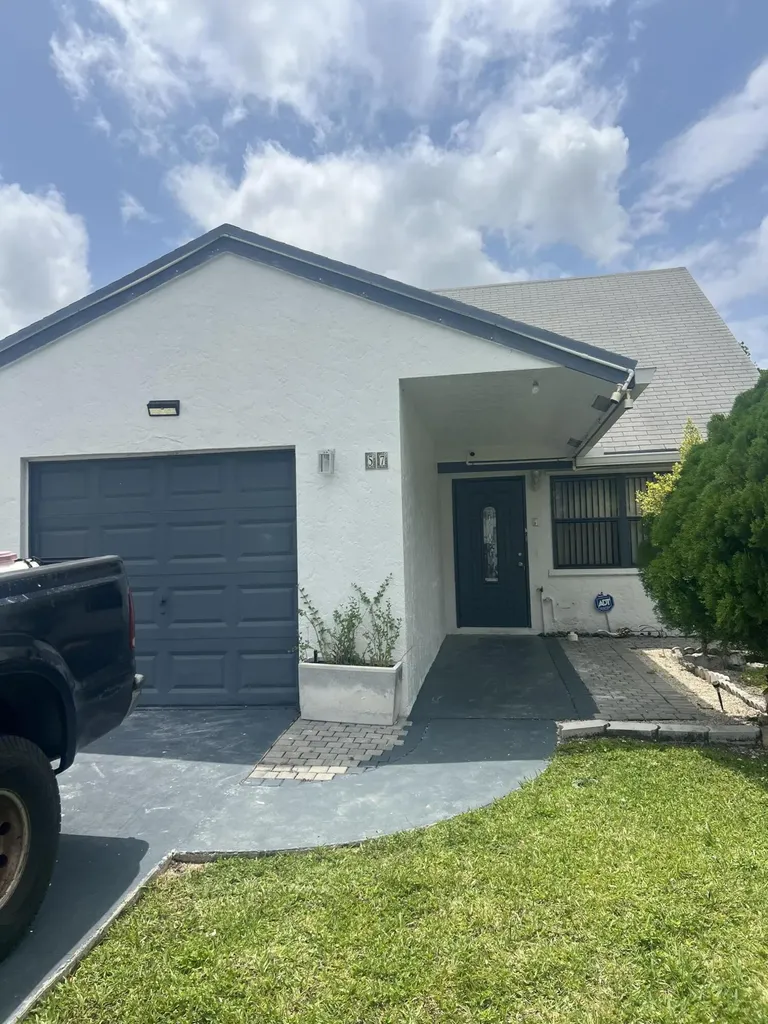 57 Peachtree Place Boynton Beach FL 33436