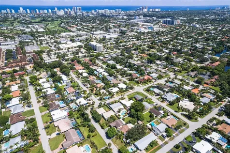1676 NE 40th Street Oakland Park FL 33334