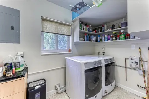 1676 NE 40th Street Oakland Park FL 33334