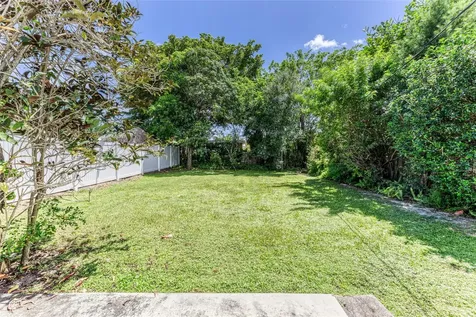 1676 NE 40th Street Oakland Park FL 33334