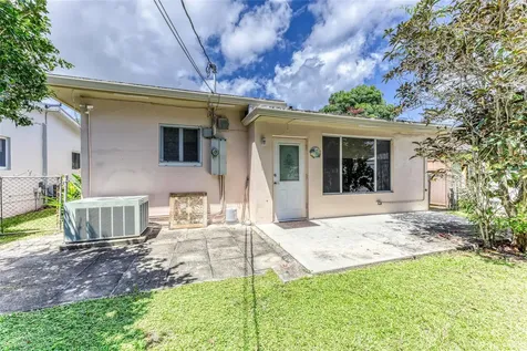 1676 NE 40th Street Oakland Park FL 33334