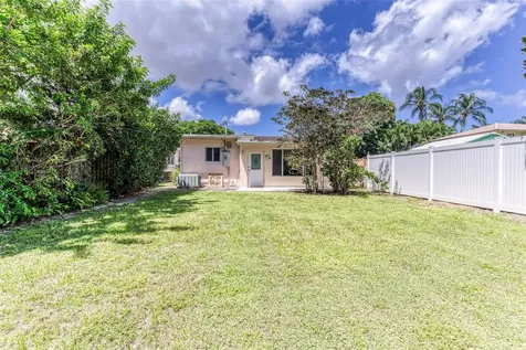 1676 NE 40th Street Oakland Park FL 33334