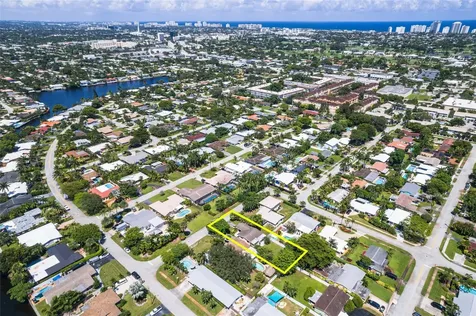 1676 NE 40th Street Oakland Park FL 33334