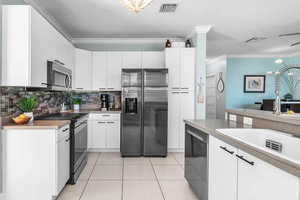 7819 Oak Grove Circle Lake Worth FL 33467