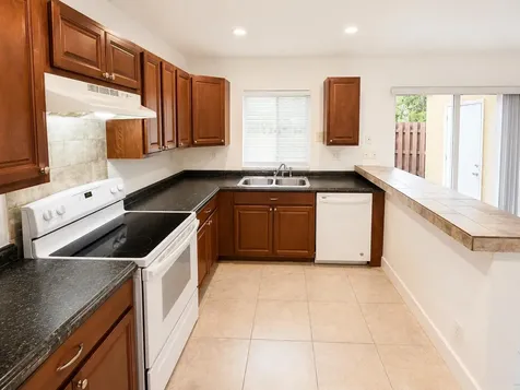 5728 5728 Blueberry Ct, Unit #38 Circle Lauderhill FL 33313