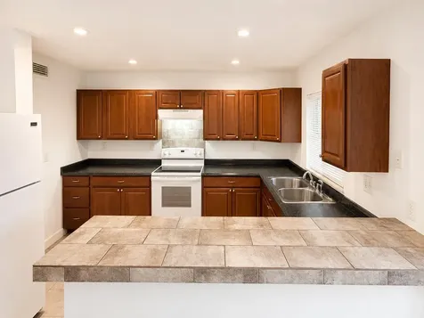 5728 5728 Blueberry Ct, Unit #38 Circle Lauderhill FL 33313