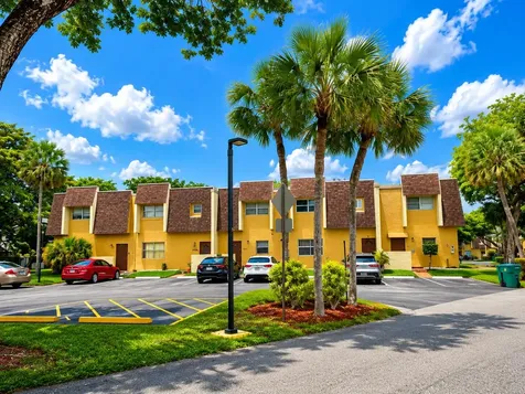 5728 5728 Blueberry Ct, Unit #38 Circle Lauderhill FL 33313