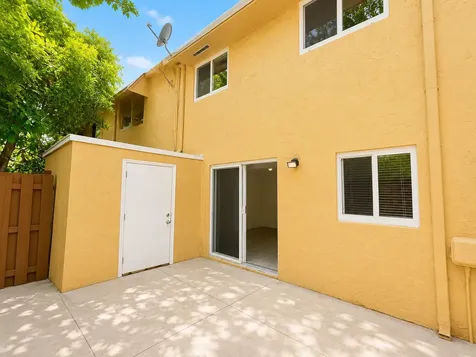 5728 5728 Blueberry Ct, Unit #38 Circle Lauderhill FL 33313
