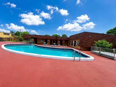 5728 5728 Blueberry Ct, Unit #38 Circle Lauderhill FL 33313