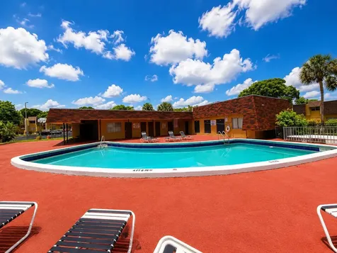 5728 5728 Blueberry Ct, Unit #38 Circle Lauderhill FL 33313