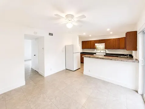5728 5728 Blueberry Ct, Unit #38 Circle Lauderhill FL 33313